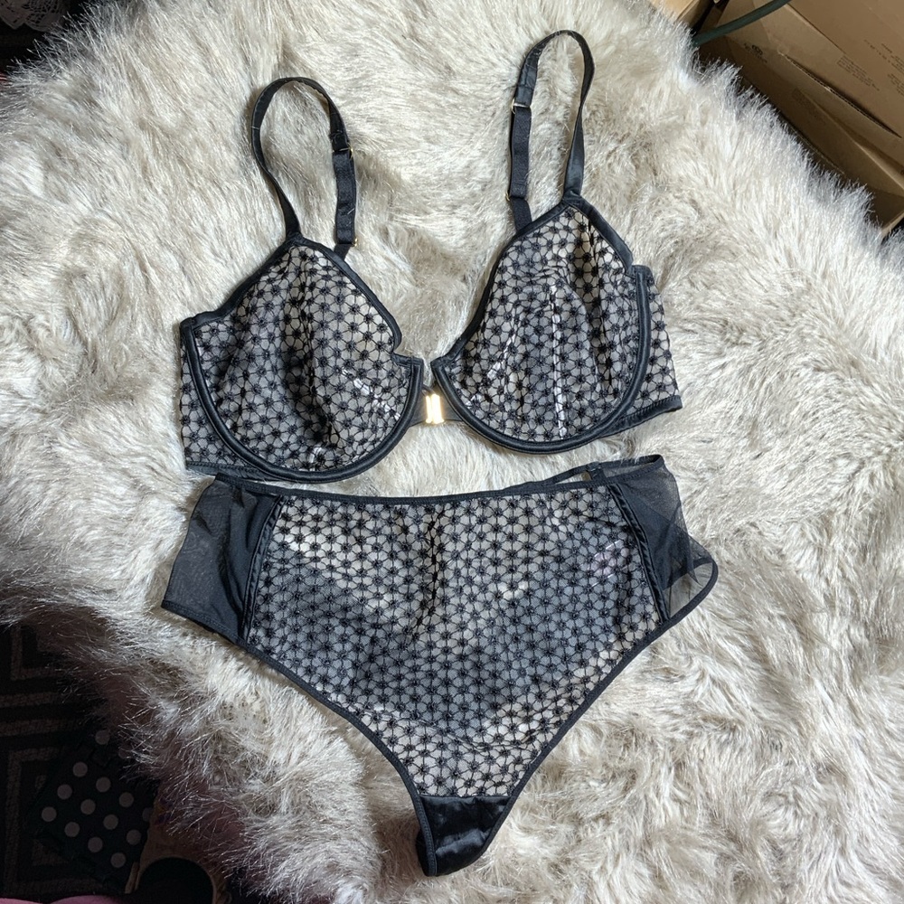 Victoria's Secret Black and White Geometric Bra Set